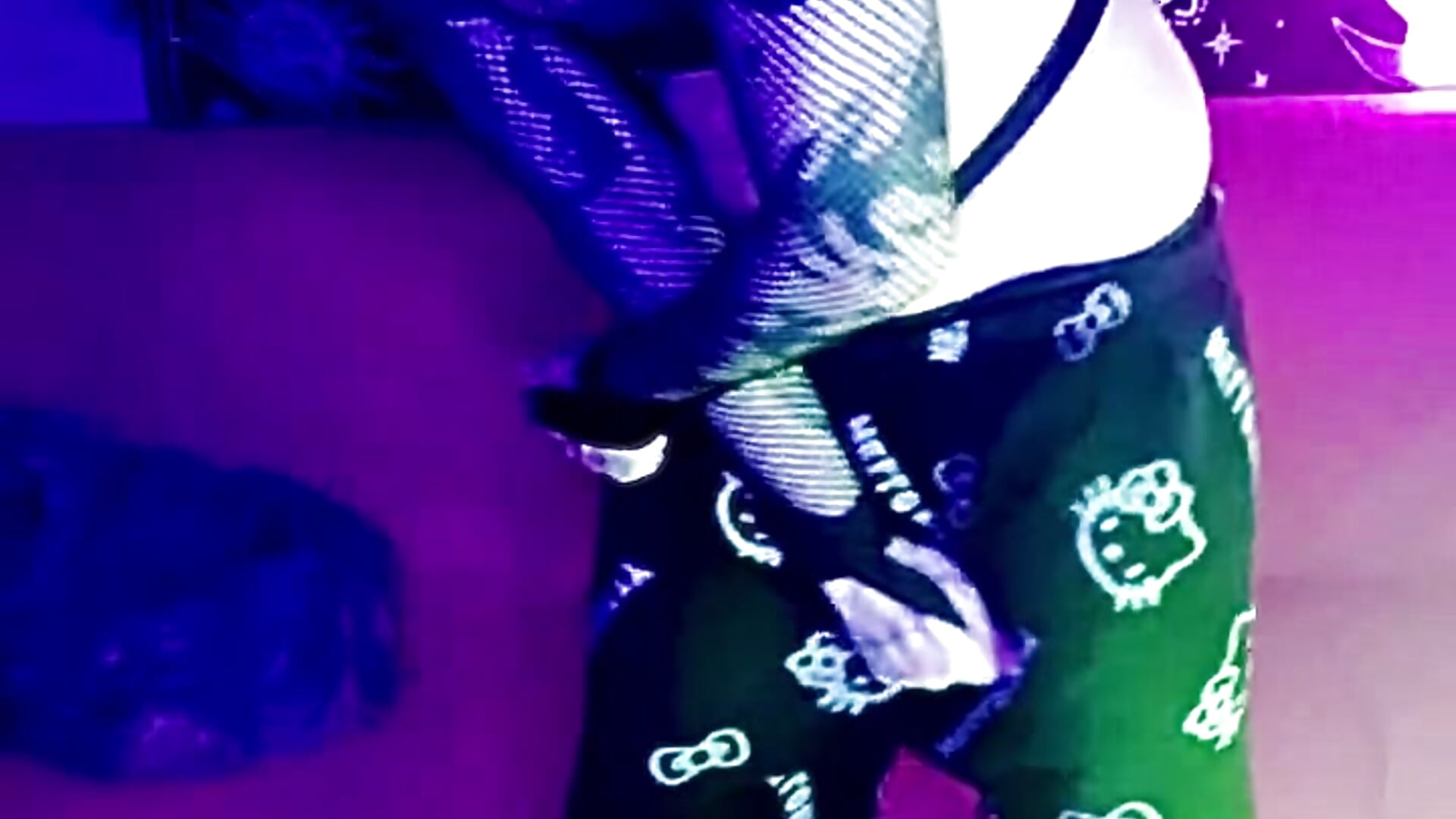 Neon Edge Loading – video modela na kameri stefannoir4u