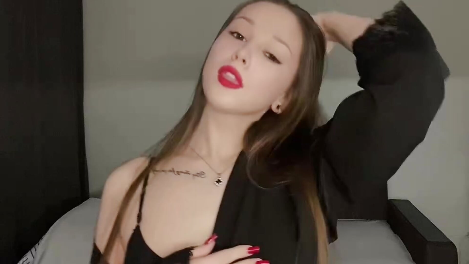 Naughty Sophie Halla－カメラキャストのReneeCosdenの動画