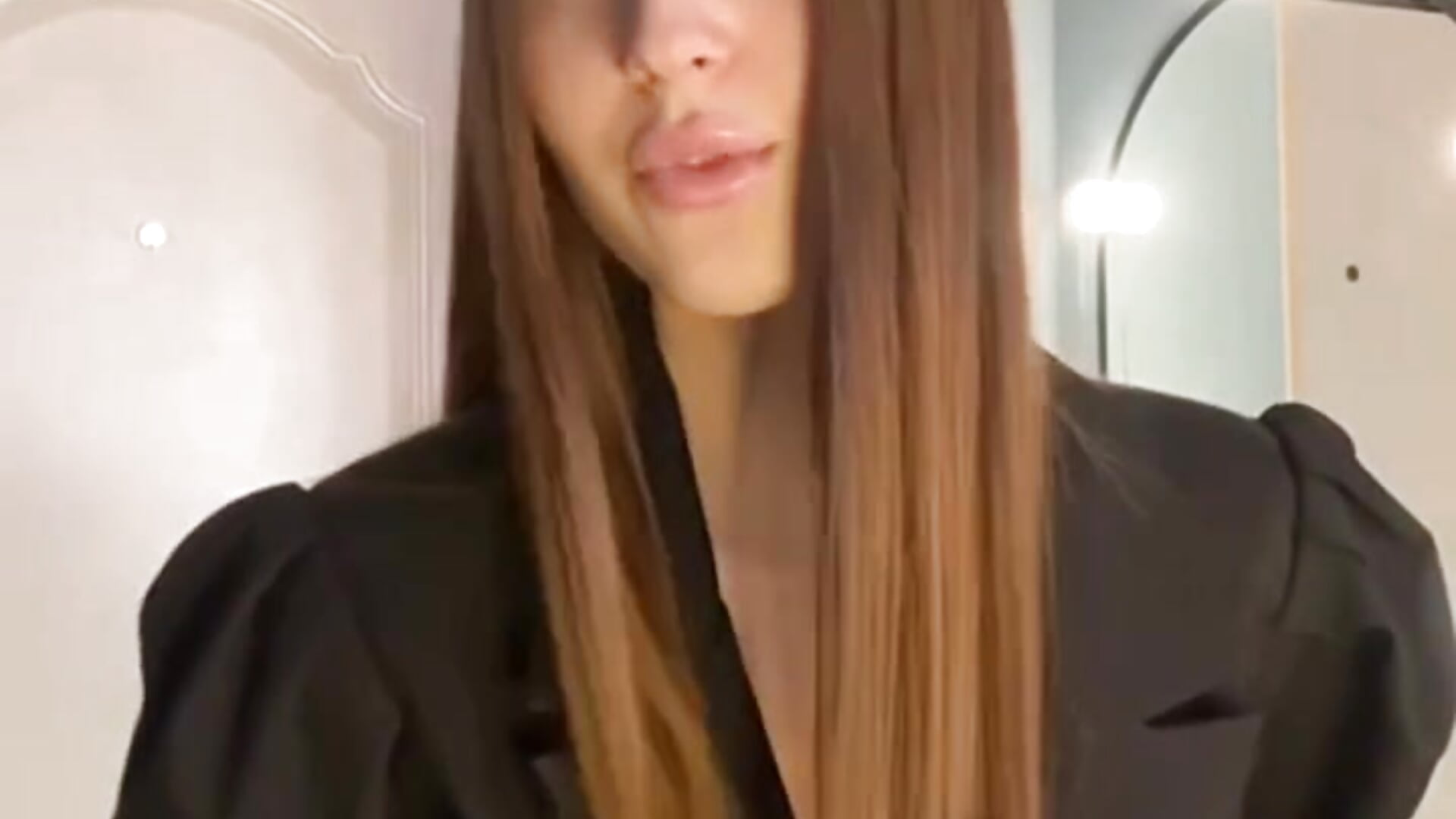 Hi hi - video oleh model kamera LinaWills