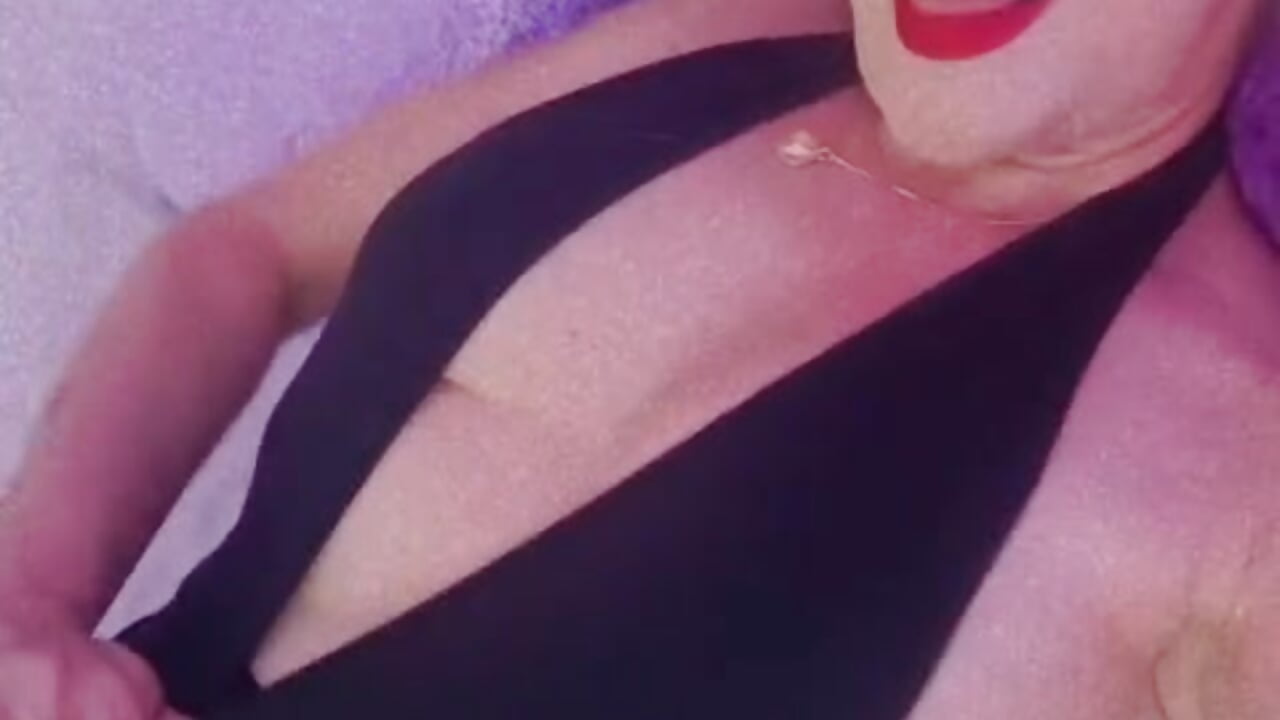 WhatsApp Video 2026-02-12 at 2,19,30 PM - video của người mẫu cam CrystalRose_40