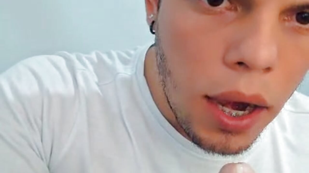 suck dildo whit milk - Video von RealJoel Cam-Model