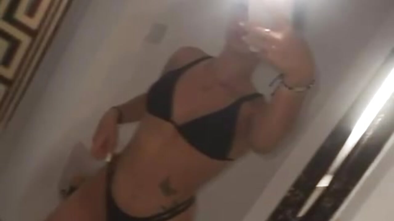 Quick Peak !! - วิดีโอโดย BabyBlossom_ โมเดลแคม