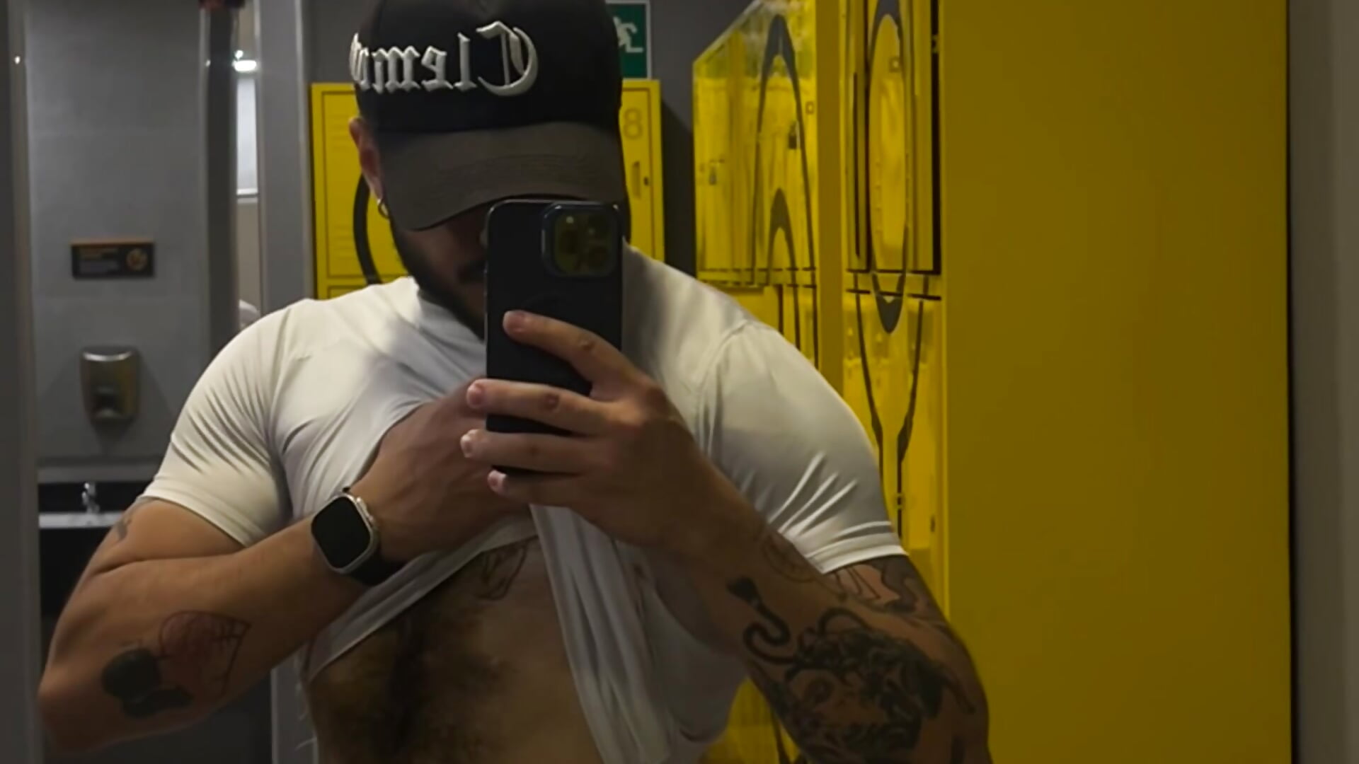 Sexy colombian boy - video by Benjii_Carter1 cam model