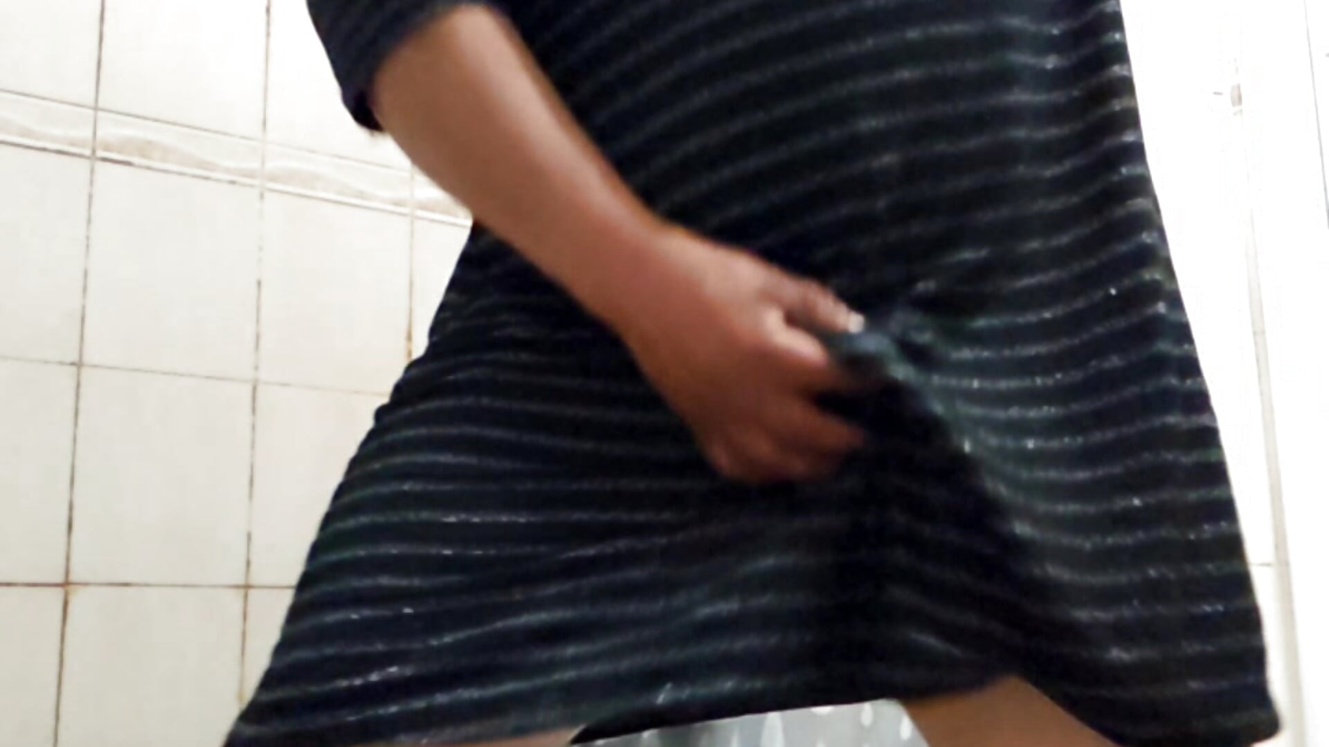 Hombre con un vestido de mujer puesto rico - video by Oscarin1224 cam model