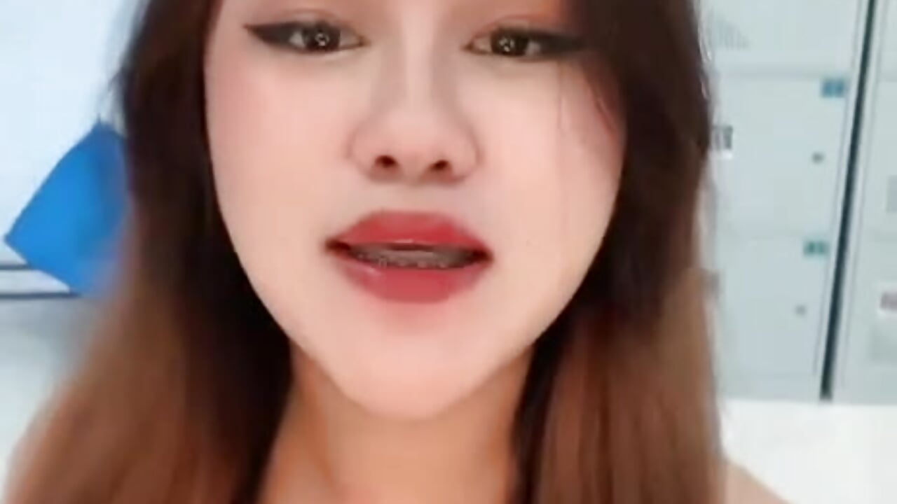 pokie - video di DiannaWoolum modella di cam