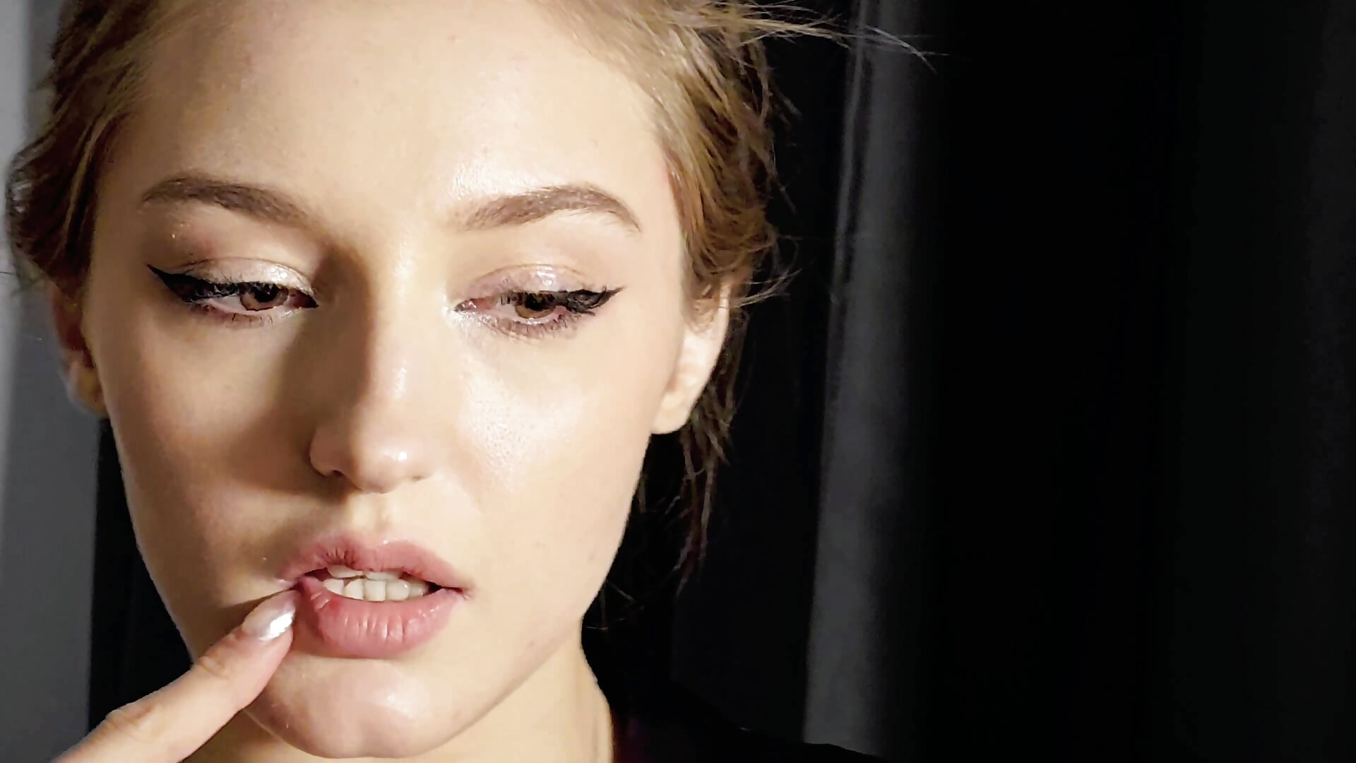 What thoughts do you have when you look at me? - AvelinaSchepp主播的视频