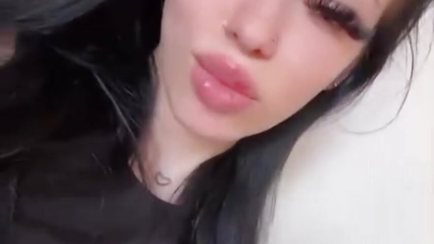 kiss - clip cu PeachyElla26 model videochat