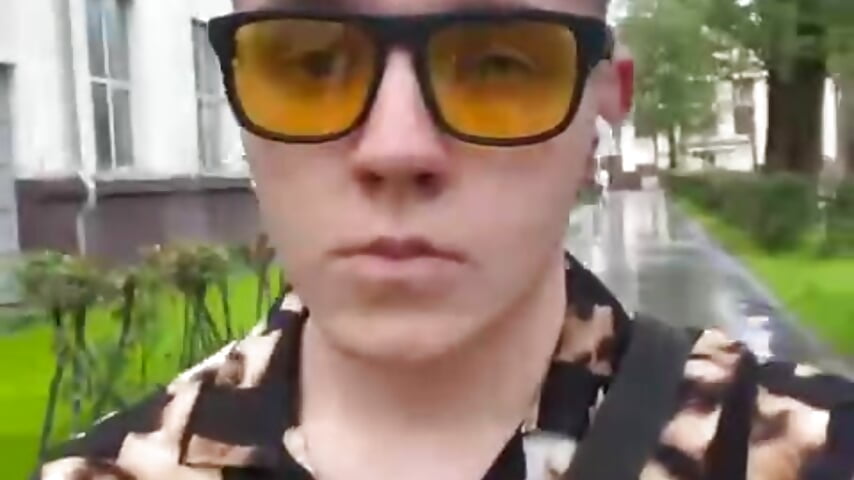 walking in rainy weather - Vídeo de heatctrl, modelo de vídeos