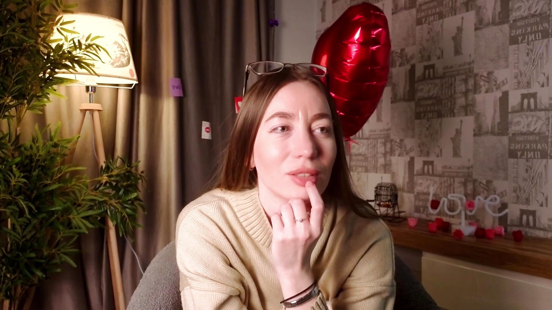 Tease you^^ - video oleh BuenaKaawa kamera model