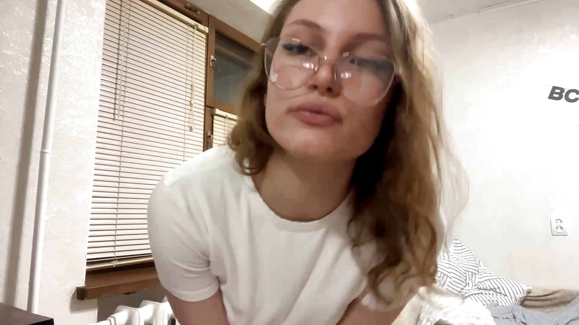 Small preview - video của người mẫu cam MillySwolley