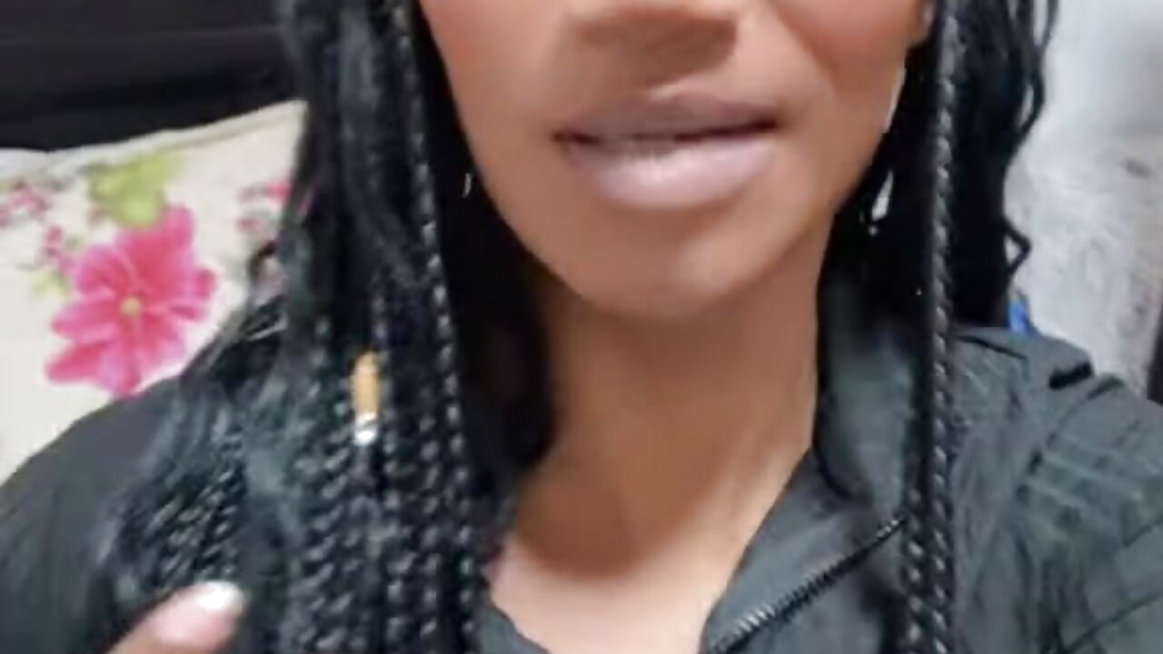 Trenzas - vidéo du modèle de showcams horny_brii