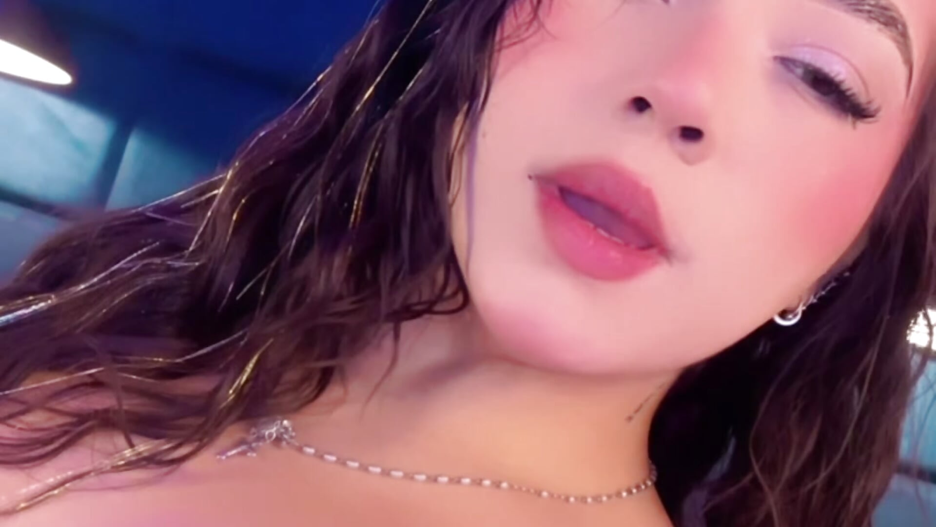 Kiss💖🌸😘😍 - video by Hannah-Prada cam model