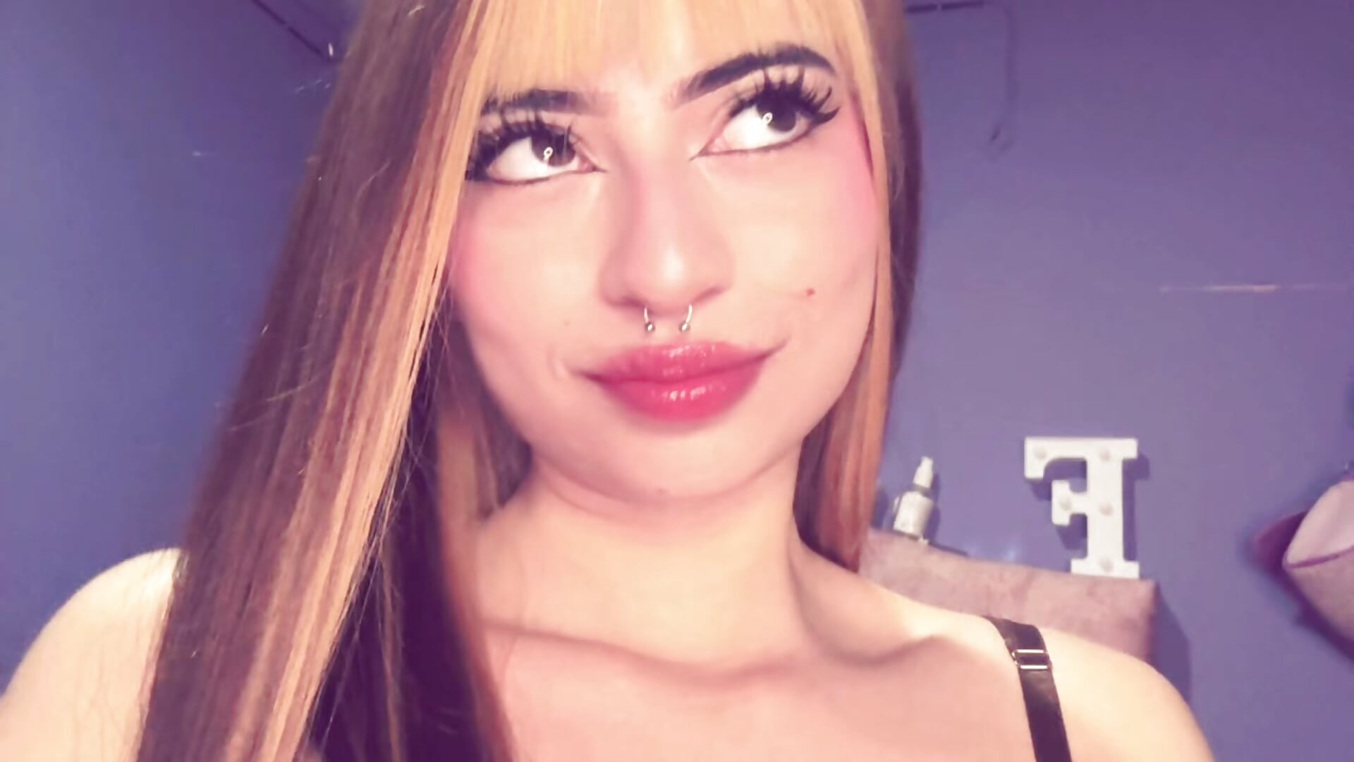 "Feeling pretty, playful and unforgettable. 🌹" - video của AnnyCotton