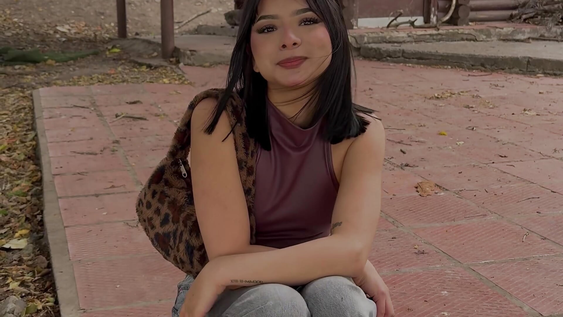 kiss for you🥰 - فيديو من LARIISSAEVANS موديل الكام