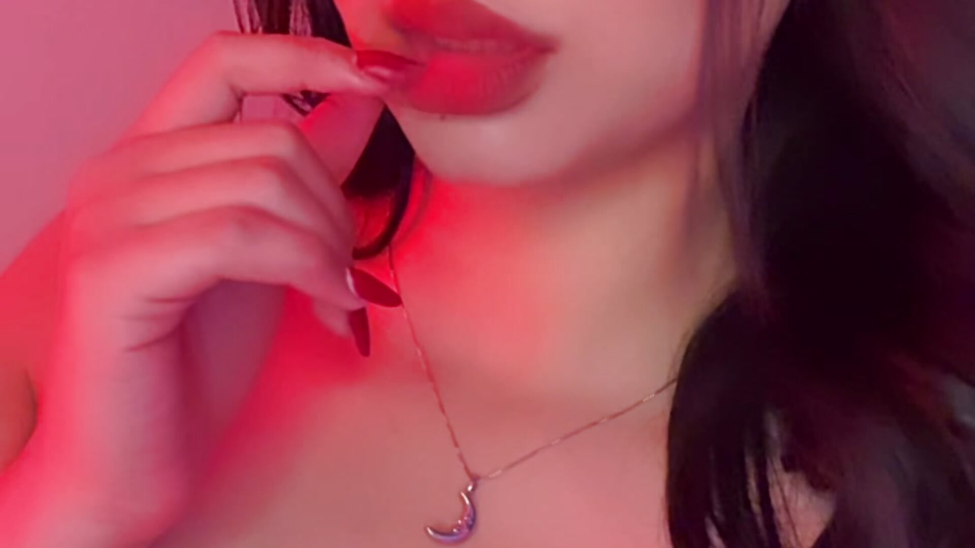 🤭 - video oleh LARIISSAEVANS kamera model