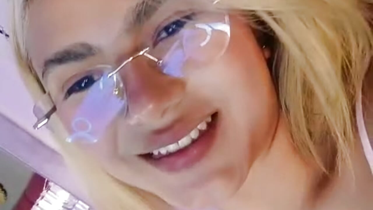 Meet Your New Favorite Addiction 💋 - video của người mẫu cam Bunny_Blush1