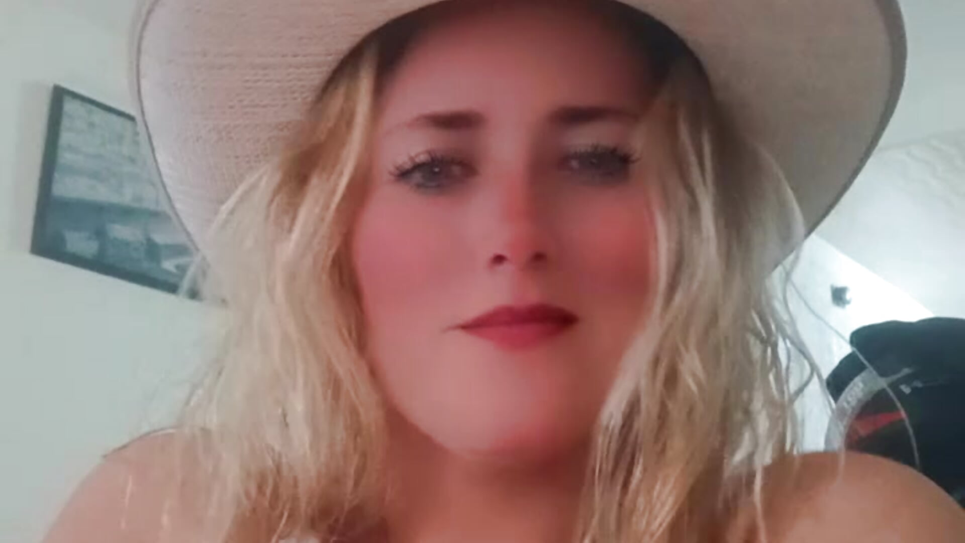 1000080920 - Vídeo de BAMBI_9, modelo de vídeos