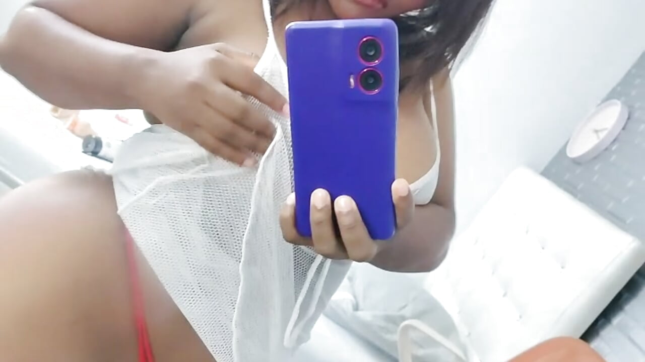 1000041907 – video od webkamerové modelky Sweetobsessionk