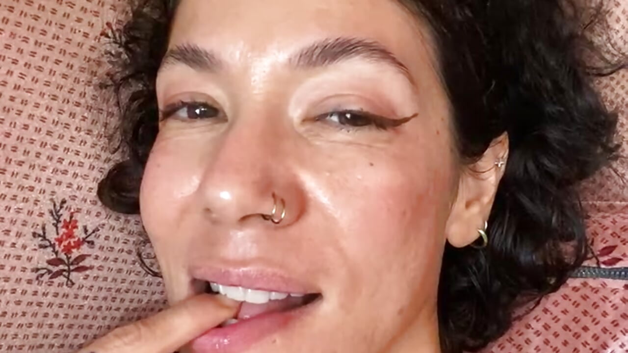 Fingers in my mouth – видео вебкам-модели JeanneDuval8888