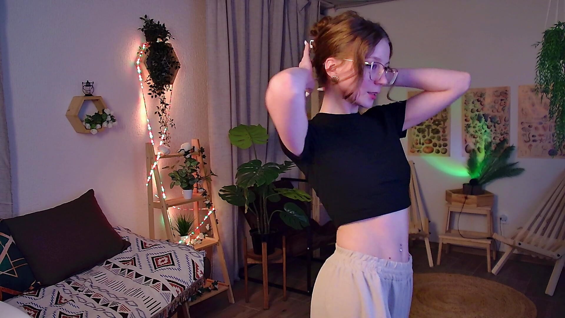 2026-03-26 14-06-26 - clip cu ElliFrankenweenie model videochat