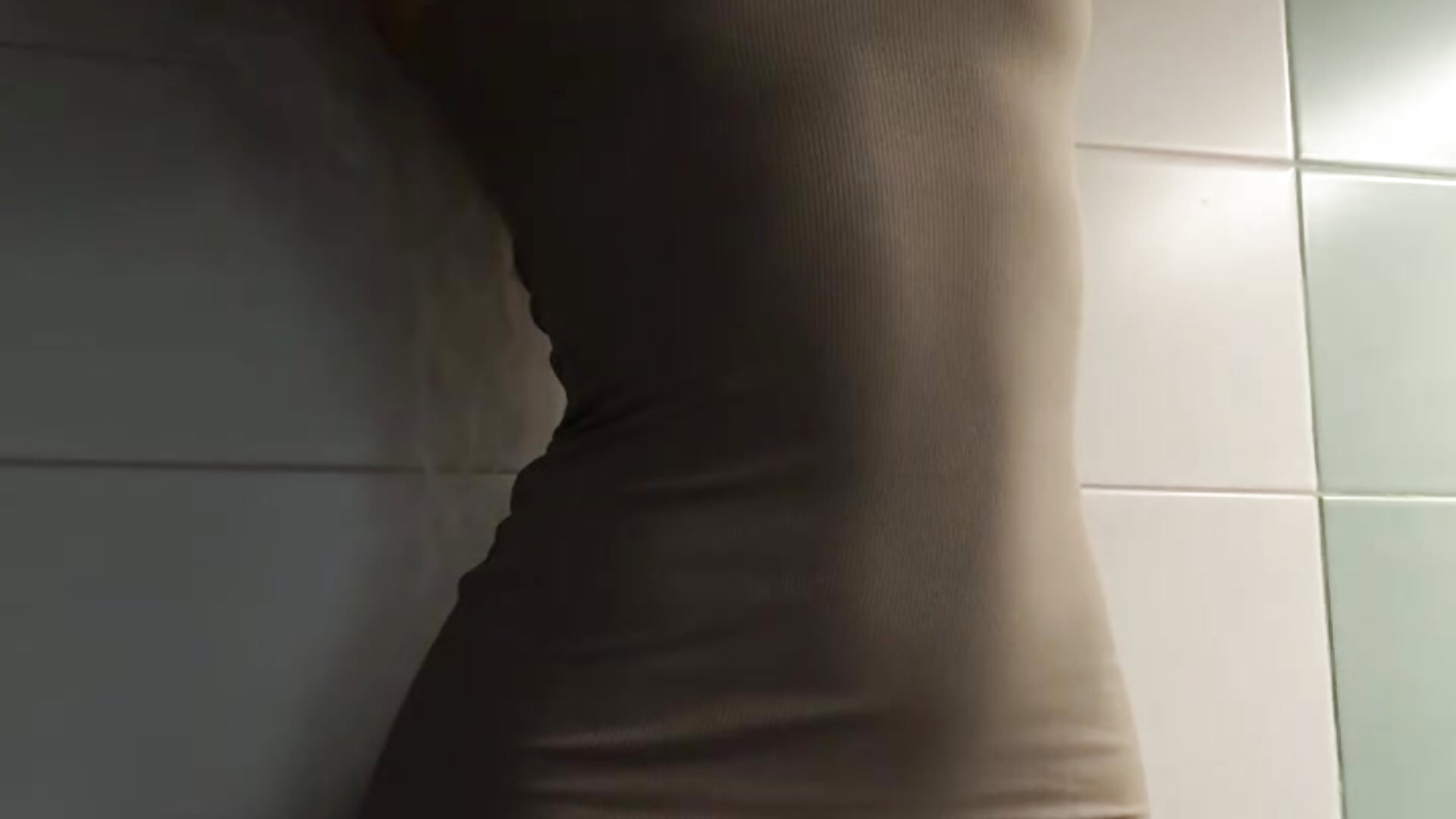 is this dress pretty tight, huh? – video modela na kameri comeherehoney