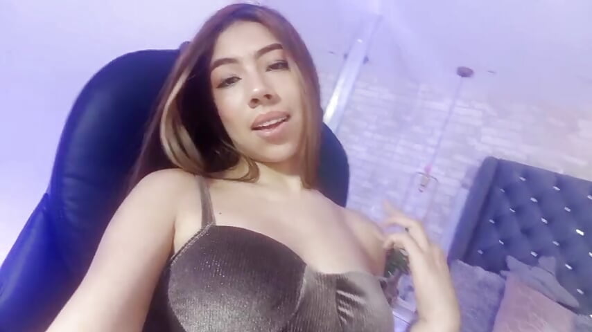 Sexy Valery🍬 - فيديو من ValeryGomezz موديل الكام