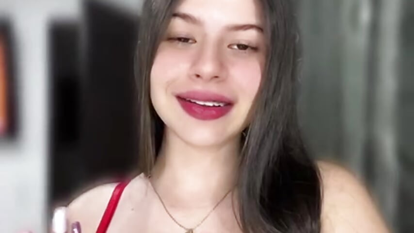 Singing - video của người mẫu cam Gaia_Collins