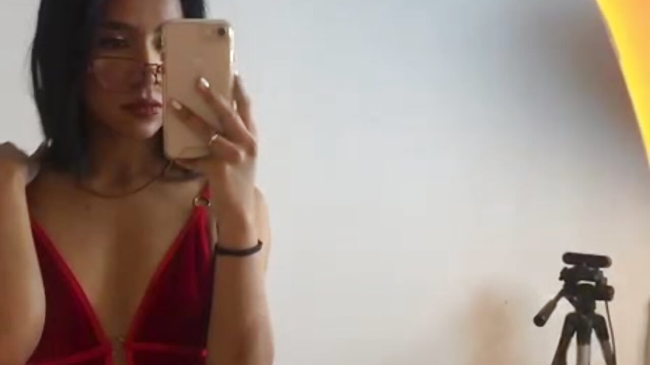 hiii - video by EmmaDalton cam model