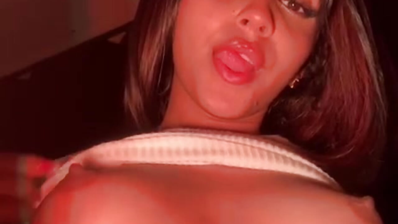 I AM TOUCHING ME, BECAUSE I AM FIRE NOW - AURORA_BLOOM_CR主播的视频