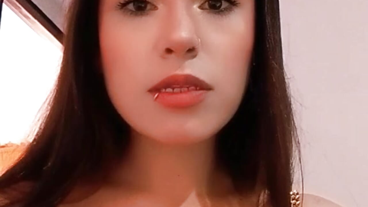 A New tik tok – video modela na kameri DollInk_