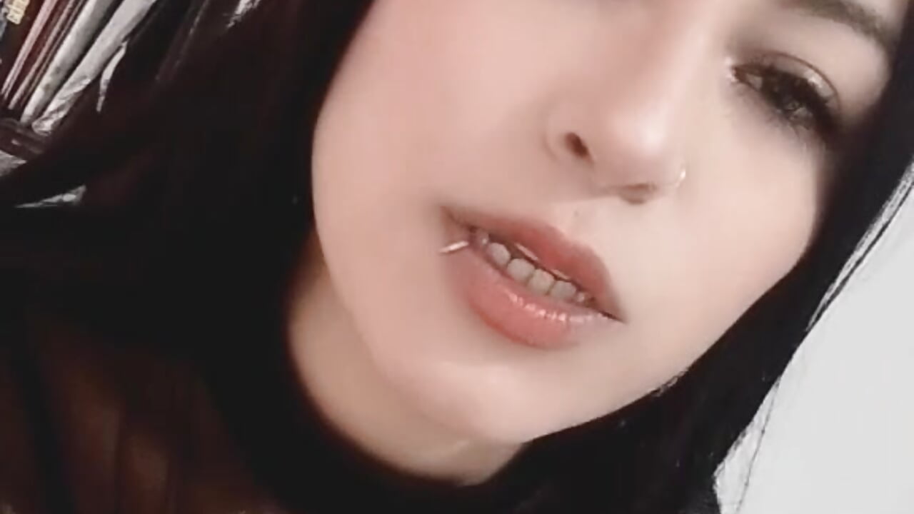 Loving this tik tok - video di DollInk_ modella di cam
