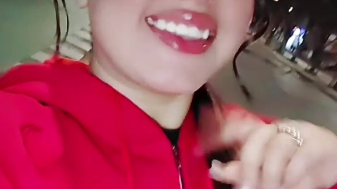 Walking the city - video av Violett_sqb cam-modell