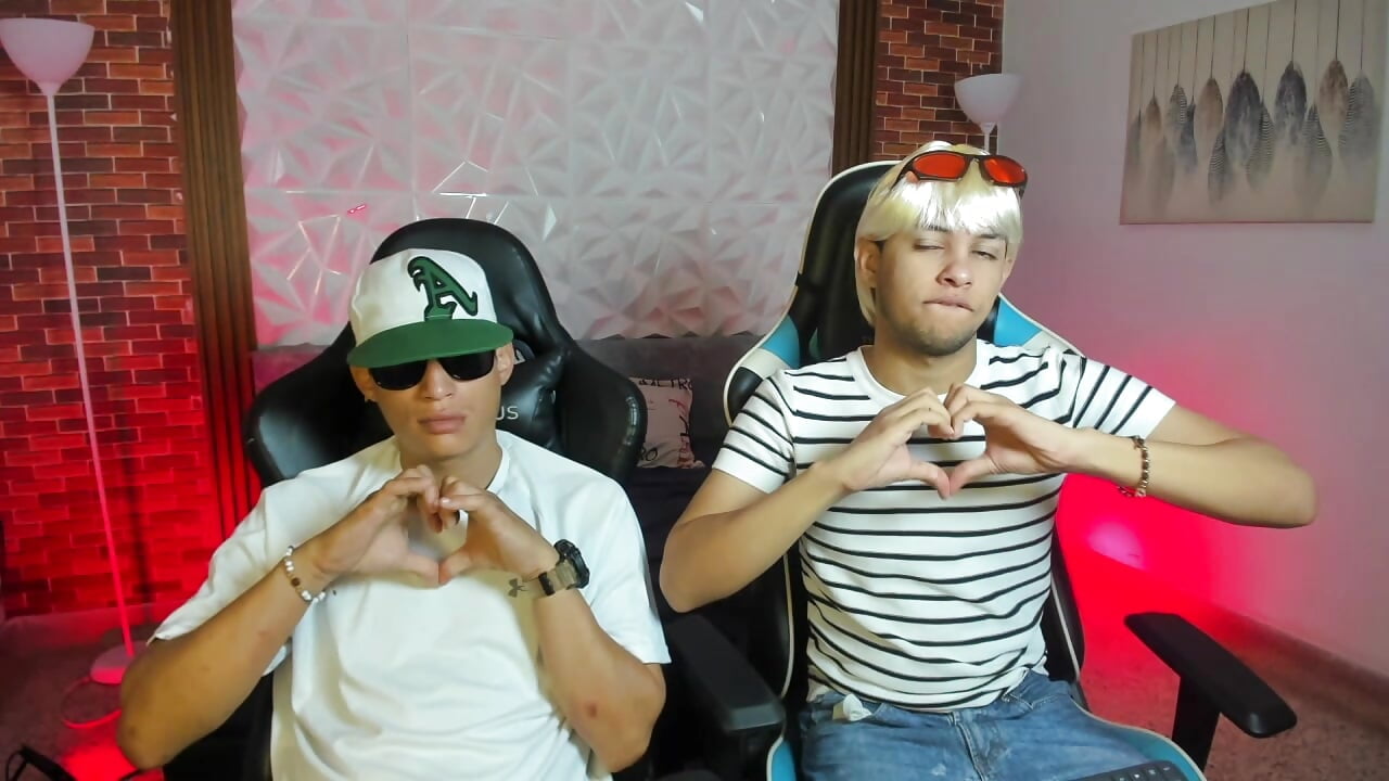 FALLING FOR YOU – video af Top_and_bottom cam-model