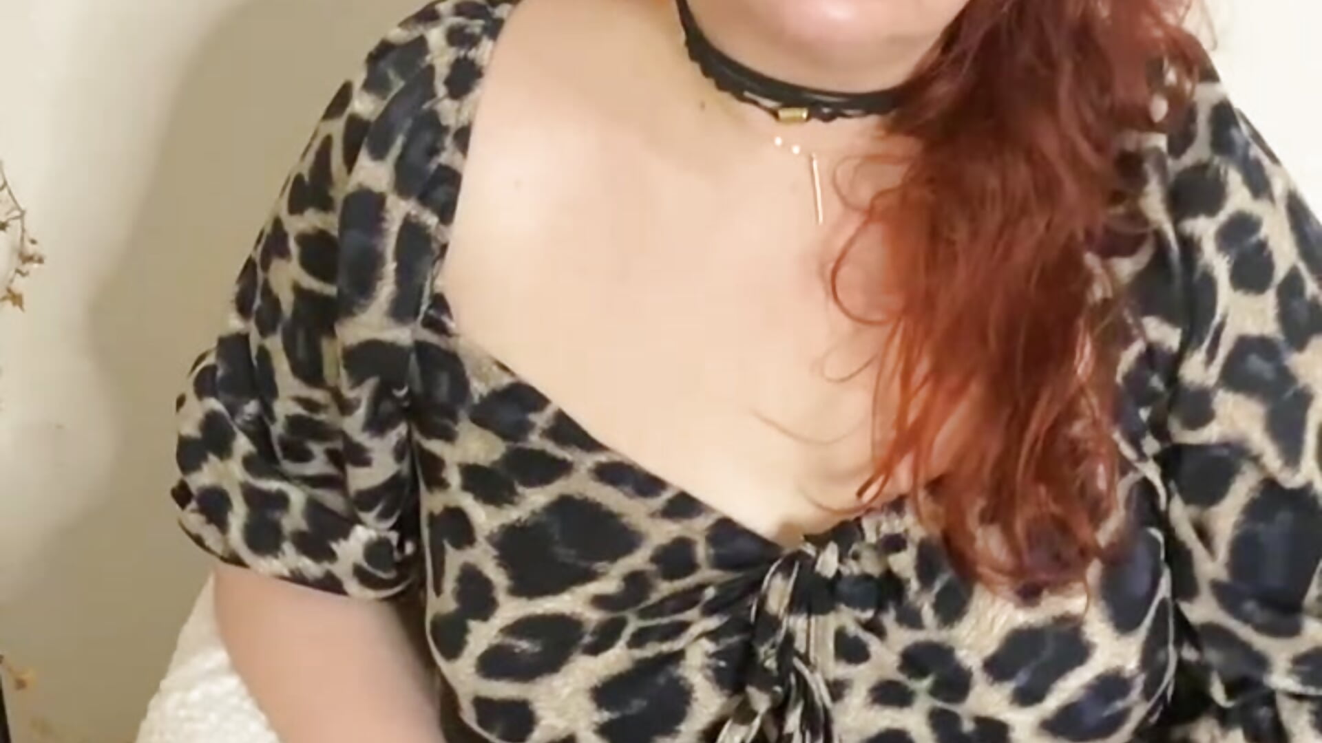 On knees - video od modelky/modela Mistress_Zena