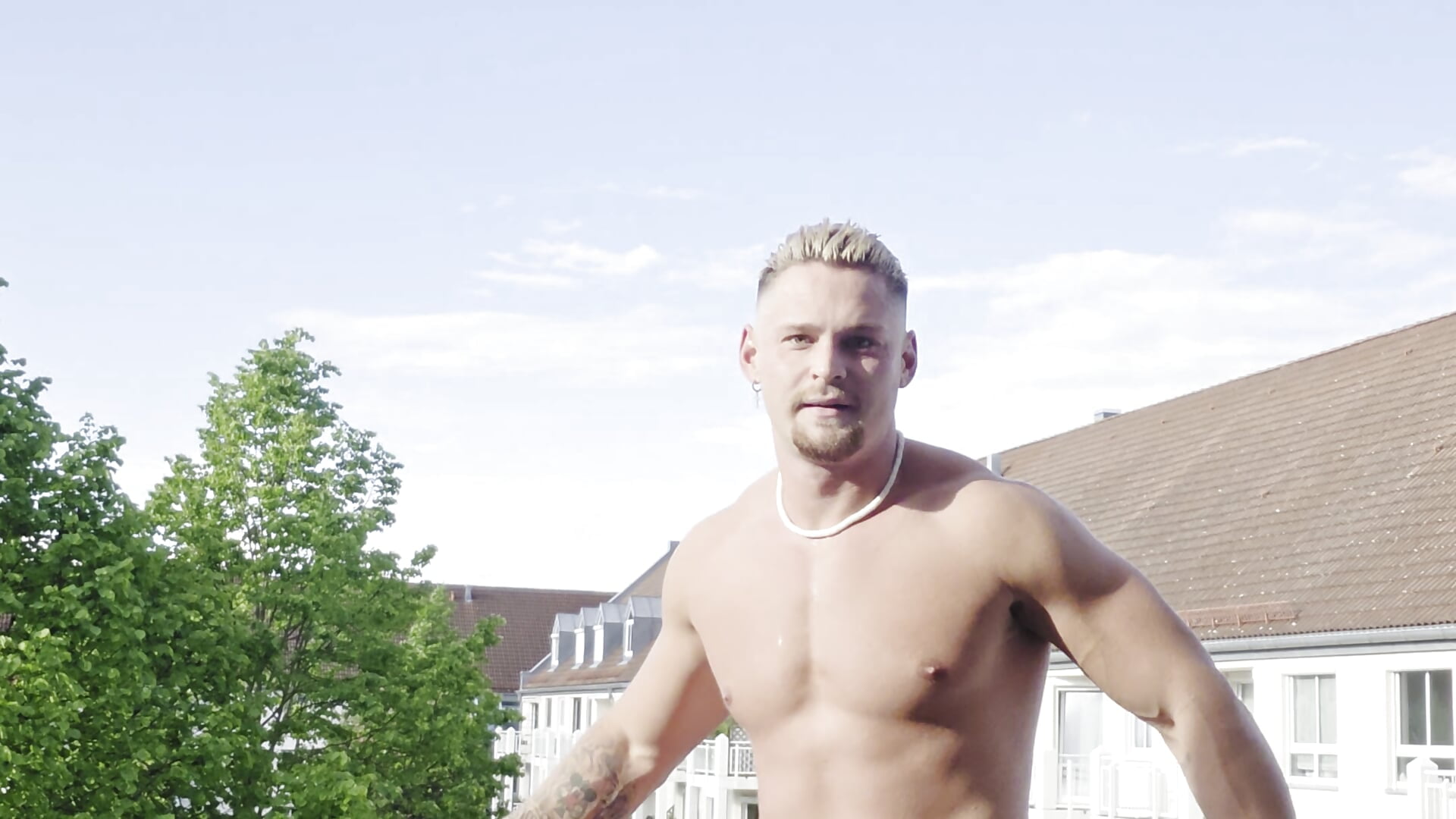 Enjoy the naked sun 🌞🥰