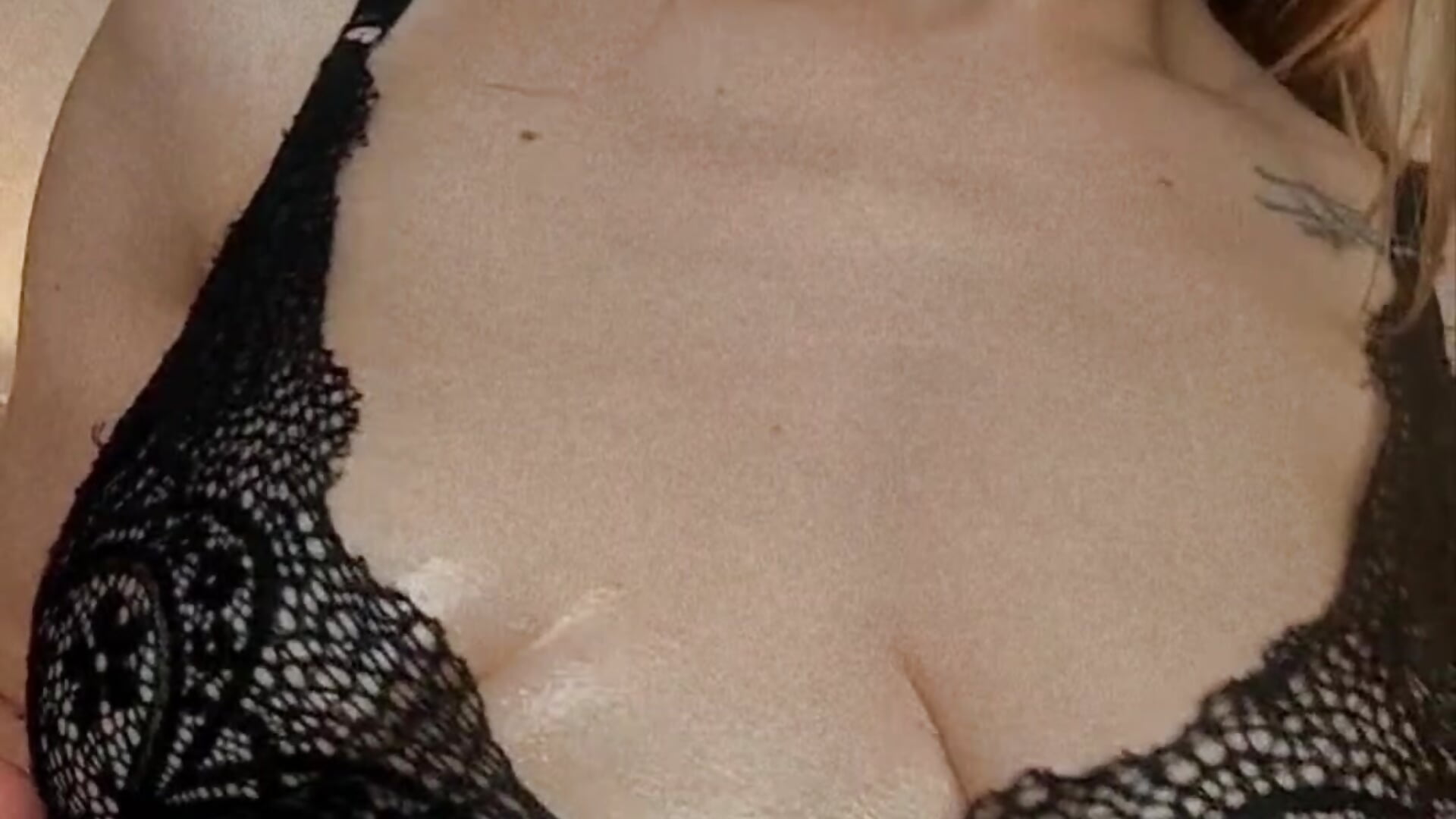 some oil over－カメラキャストのCelineMの動画