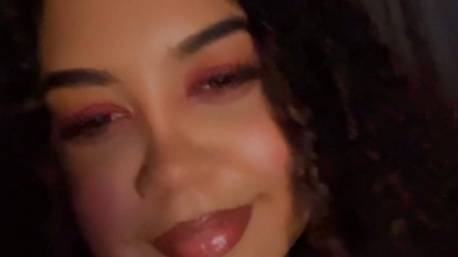 kisses – video od webkamerové modelky AussieNatalya