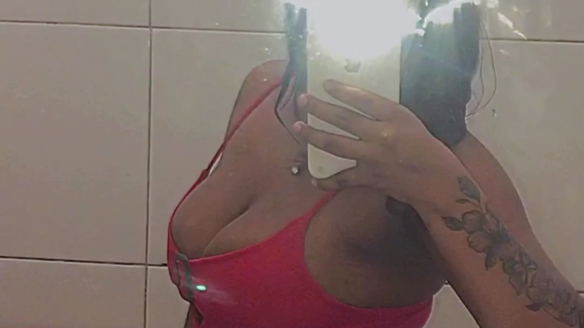 A1BFCA4B-578C-4963-8B81-F678C673C362 - Vídeo de Negabaixinha, modelo de vídeos