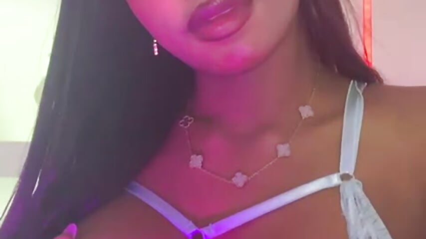 My Boobs - วิดีโอโดย sophiabloss1 โมเดลแคม