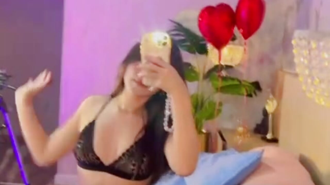 Hello 😉 — filmik Angell-kiiss, modela(-lki) na kamerkach