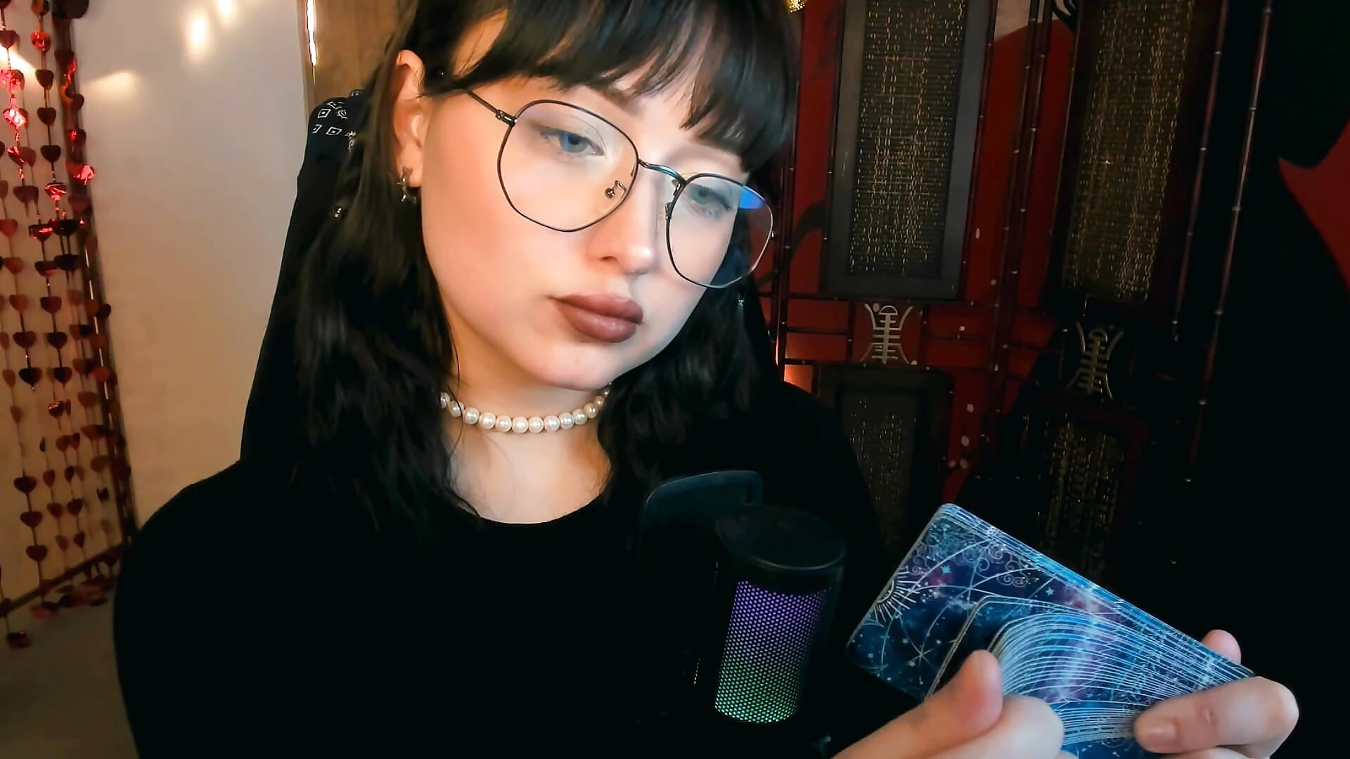 ASMR – video modela na kameri annadoyle