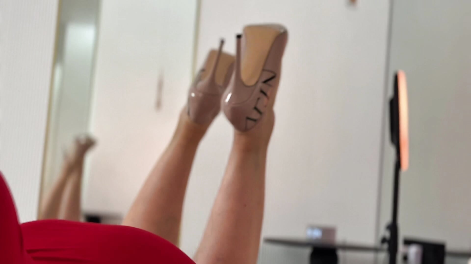 Cute – видео вебкам-модели RubyReeves