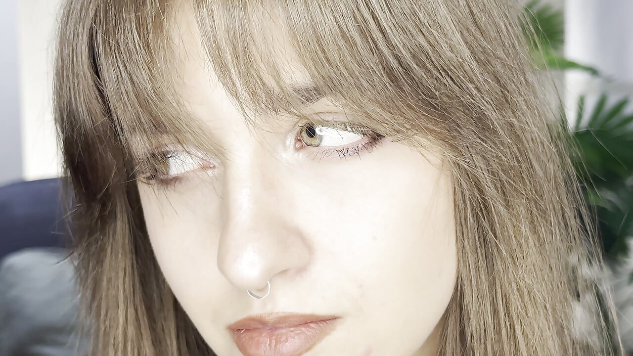 Look me in the eyes - video của người mẫu cam ClarineCasebolt