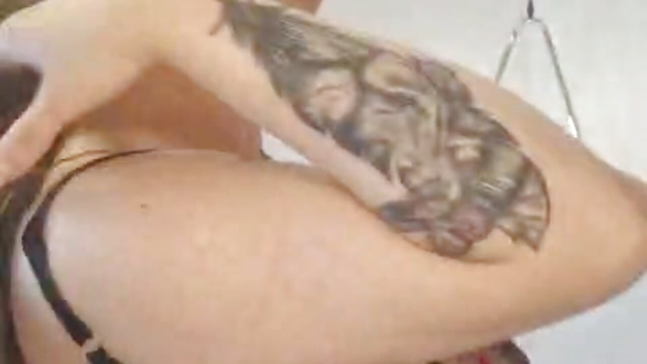 I like my tattoos and you? – video modela na kameri Alina_Bond