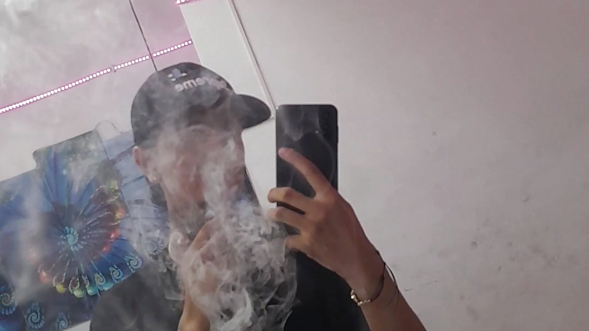smoking 😎🍀 - vidéo du modèle de showcams benjamin_anthony