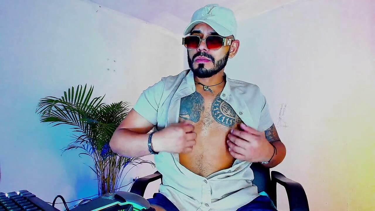 hey, i am dominic.－カメラキャストのdominic_jonsonの動画