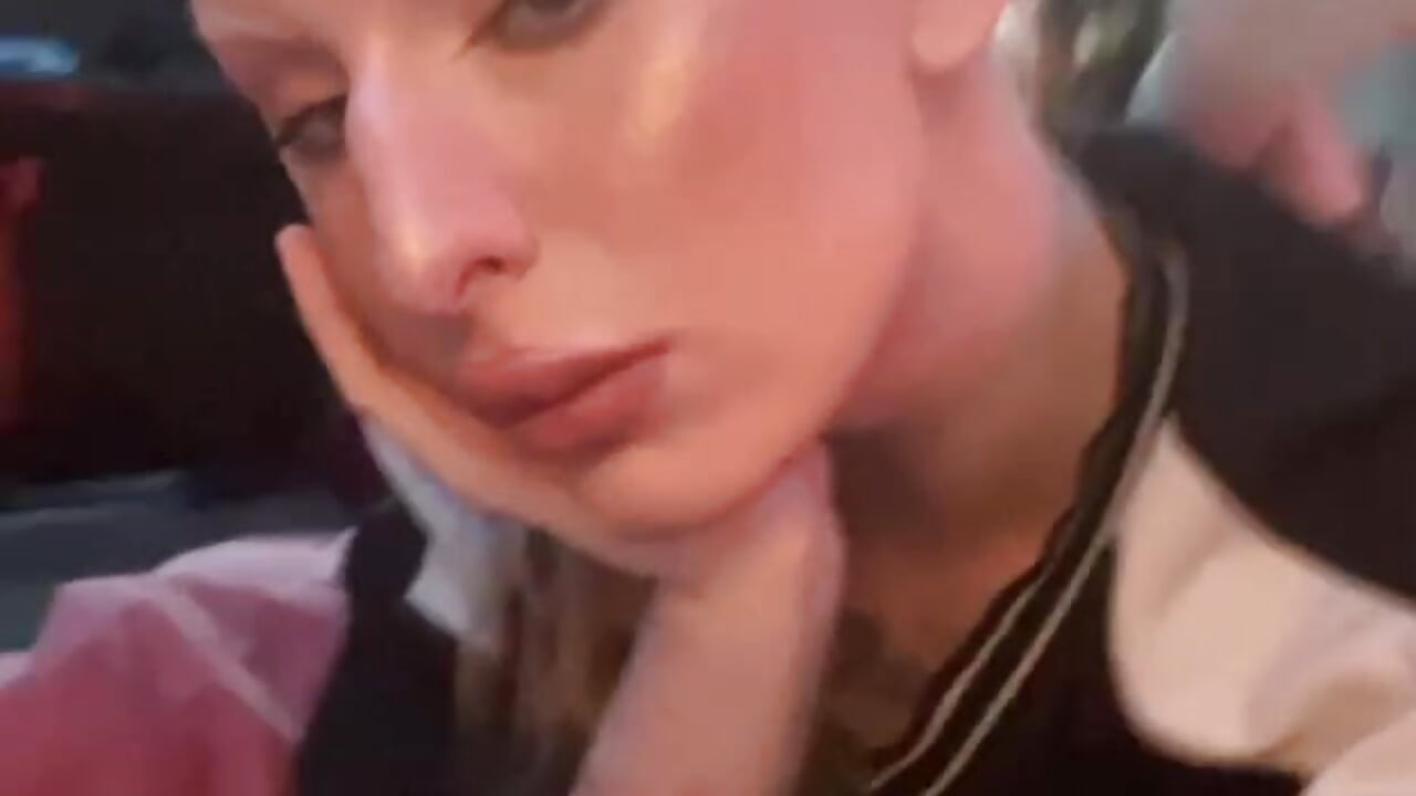 bb - video oleh model kamera LexieWintour