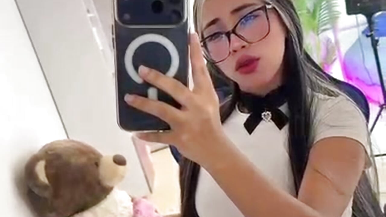 WhatsApp Video 2026-02-12 at 04,01,08 - video oleh Kitty__st kamera model