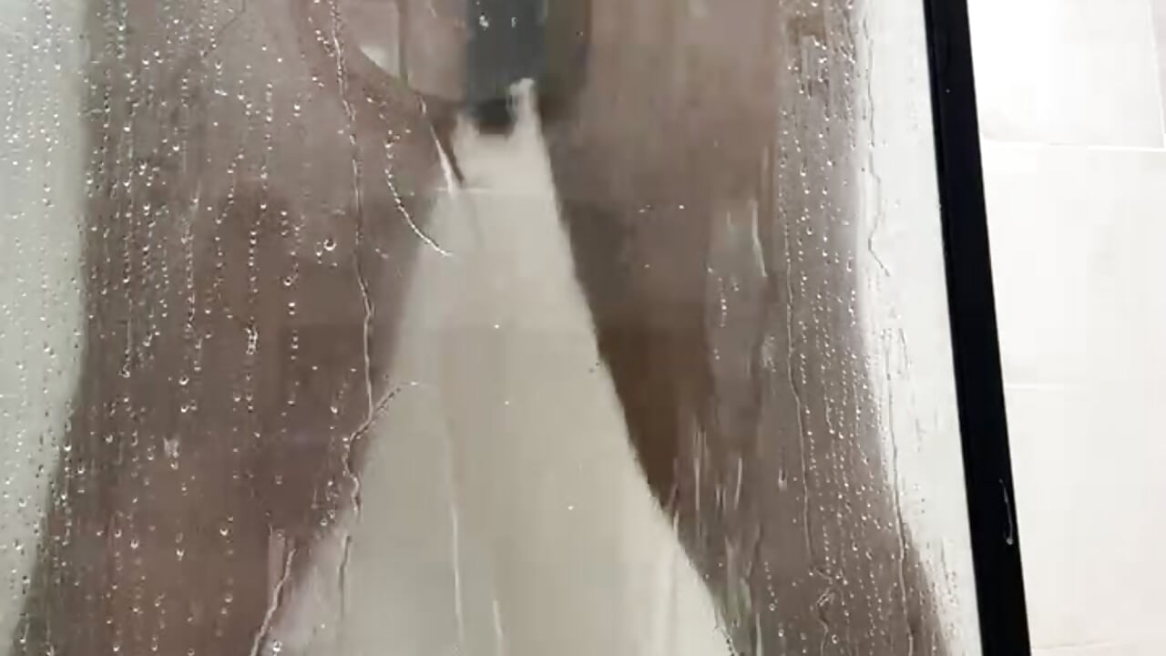 Taking a shower - فيديو من Hottysoo موديل الكام