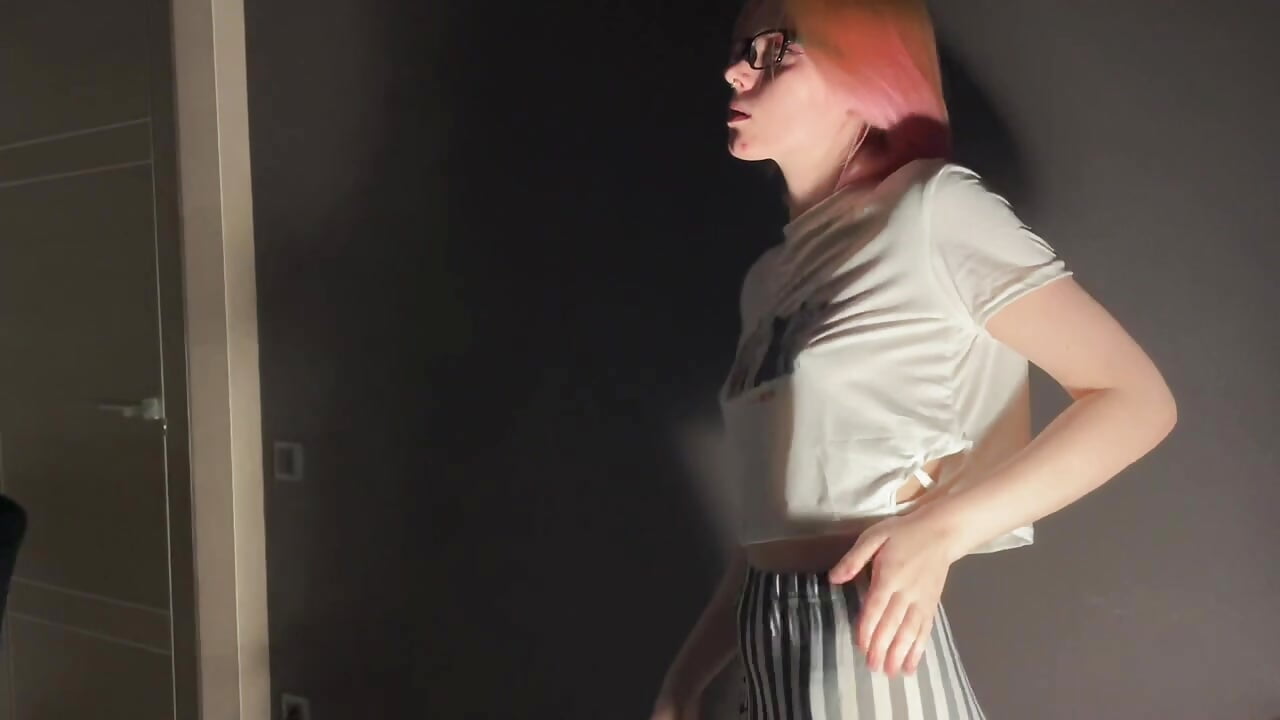 it's me - video của người mẫu cam RonniHang